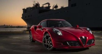 ALFA ROMEO 4 C: O CARRO DE PLAYBOY 2015