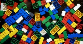 LEGO INVESTE EM PESQUISA DE MATERIAL