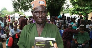 PANASONIC DOA LANTERNAS CONTRA O EBOLA