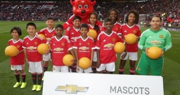 MASCOTES BRASILEIRAS NO JOGO DO MANCHESTER