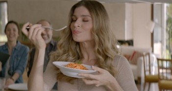 GRAZI E O TALHARIM NISSIN-AJINOMOTO