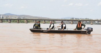 MAR DE LAMA DA SAMARCO/VALE/BHP CHEGA AO LITORAL