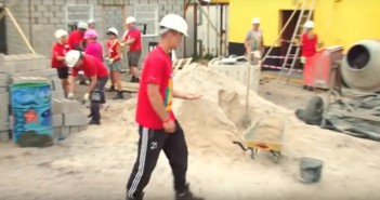 NÃO DESPERDICE SEU TEMPO, CONSTRUA CASAS E ESCOLAS NA ÁFRICA