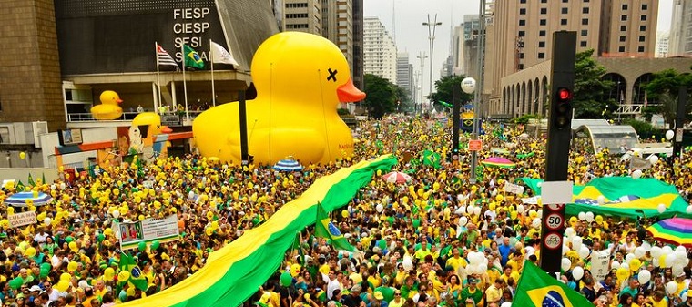 O GORDO PATO DA SONEGAÇÃO FISCAL NAS RUAS