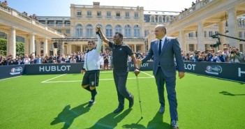 HUBLOT MARCA UM GOLAÇO AO UNIR MARADONA E PELÉ