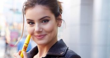 CAMILA QUEIROZ NO TIME DA MAYBELLINE NY