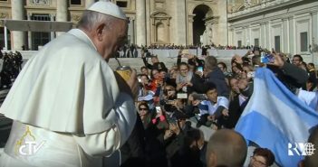 PAPA FRANCISCO CONVOCA FIÉIS A COMBATEREM O VÍRUS DA INDIFERENÇA