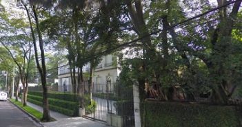 RONALDO COLOCA MANSÃO A VENDA POR R$ 25 MILHÕES